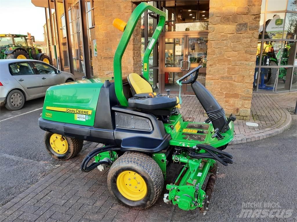 John Deere 7200 Kosiarki mechaniczne z operatorem za maszyną