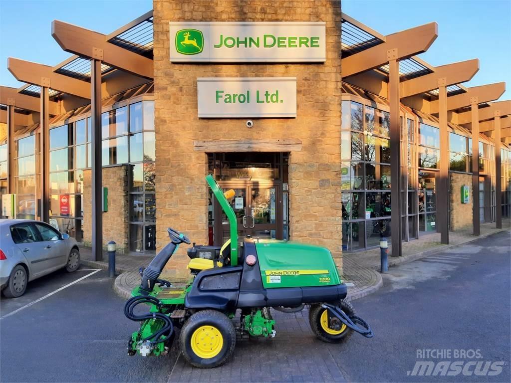 John Deere 7200 Kosiarki mechaniczne z operatorem za maszyną