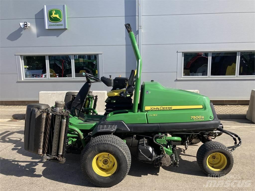 John Deere 7500AE Kosiarki mechaniczne z operatorem za maszyną