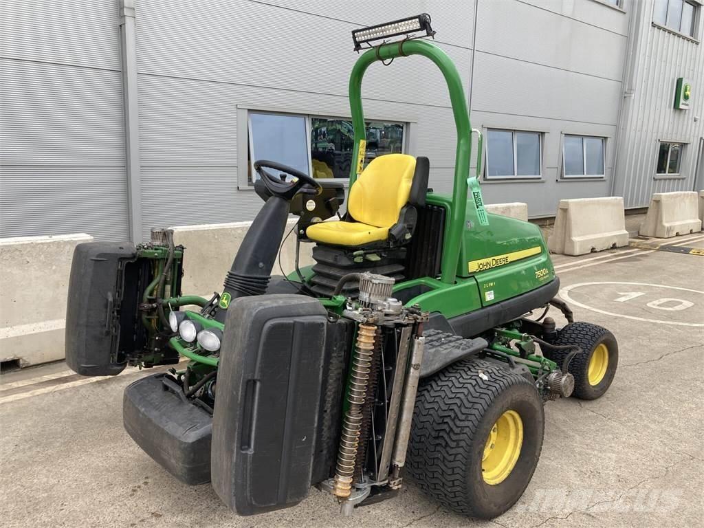 John Deere 7500AE Kosiarki mechaniczne z operatorem za maszyną