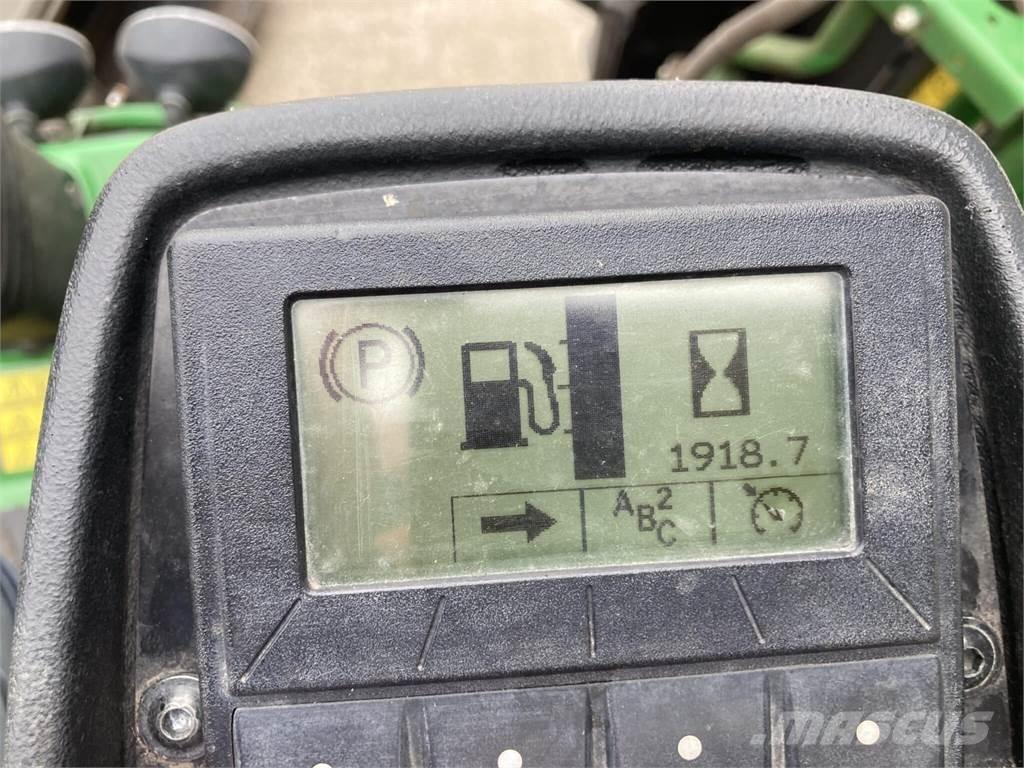 John Deere 7500AE Kosiarki mechaniczne z operatorem za maszyną