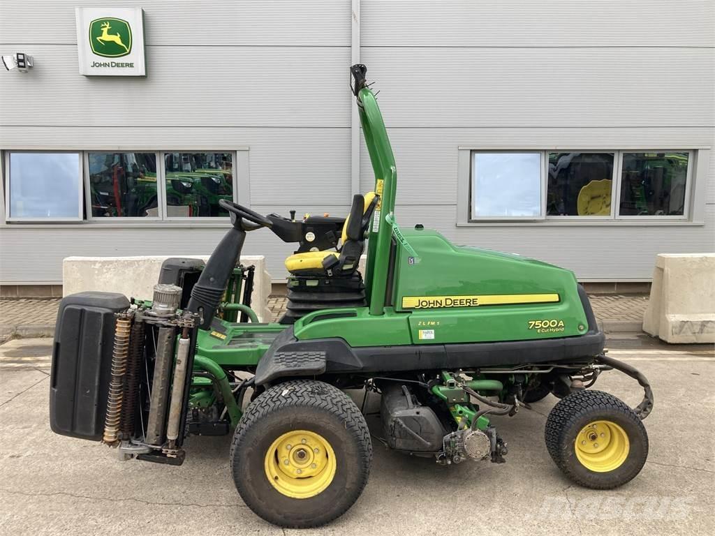 John Deere 7500AE Kosiarki mechaniczne z operatorem za maszyną