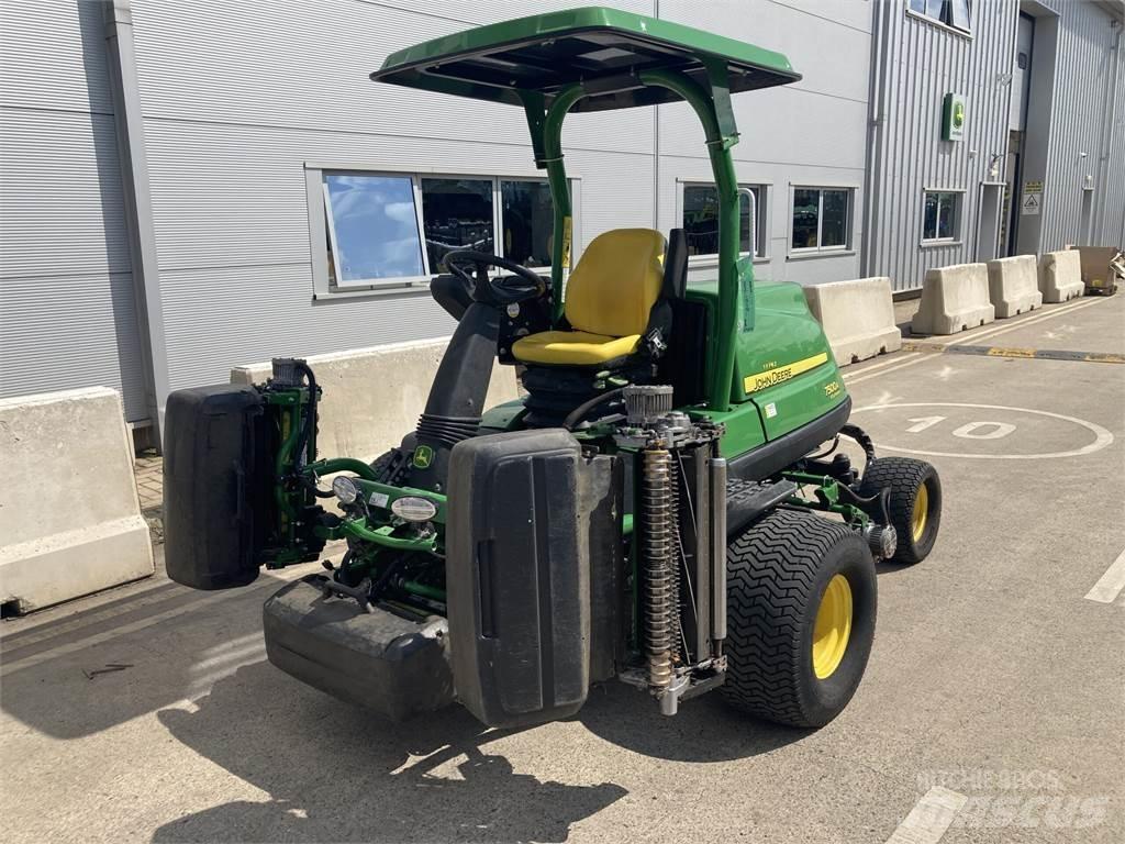 John Deere 7500AE Kosiarki mechaniczne z operatorem za maszyną
