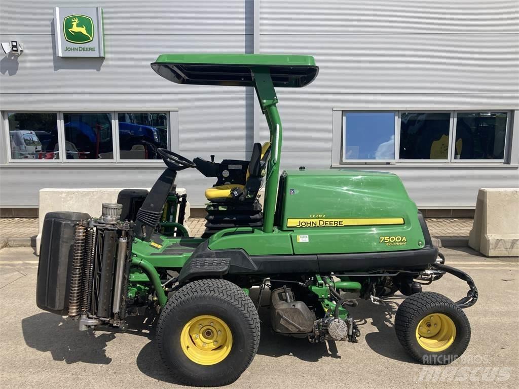 John Deere 7500AE Kosiarki mechaniczne z operatorem za maszyną
