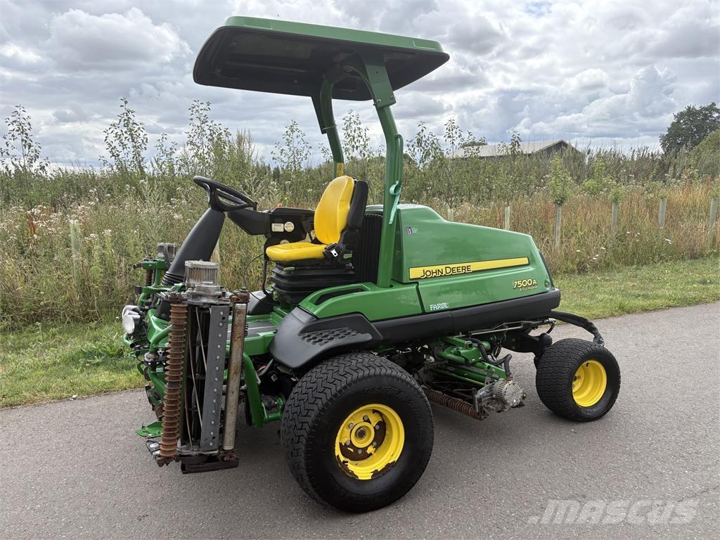 John Deere 7500AE Kosiarki mechaniczne z operatorem za maszyną