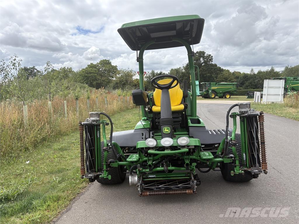 John Deere 7500AE Kosiarki mechaniczne z operatorem za maszyną