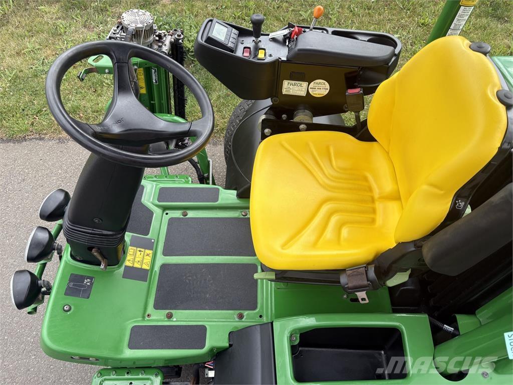 John Deere 7500AE Kosiarki mechaniczne z operatorem za maszyną