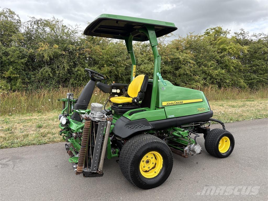 John Deere 7500AE Kosiarki mechaniczne z operatorem za maszyną