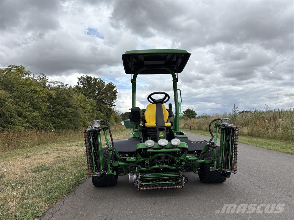 John Deere 7500AE Kosiarki mechaniczne z operatorem za maszyną