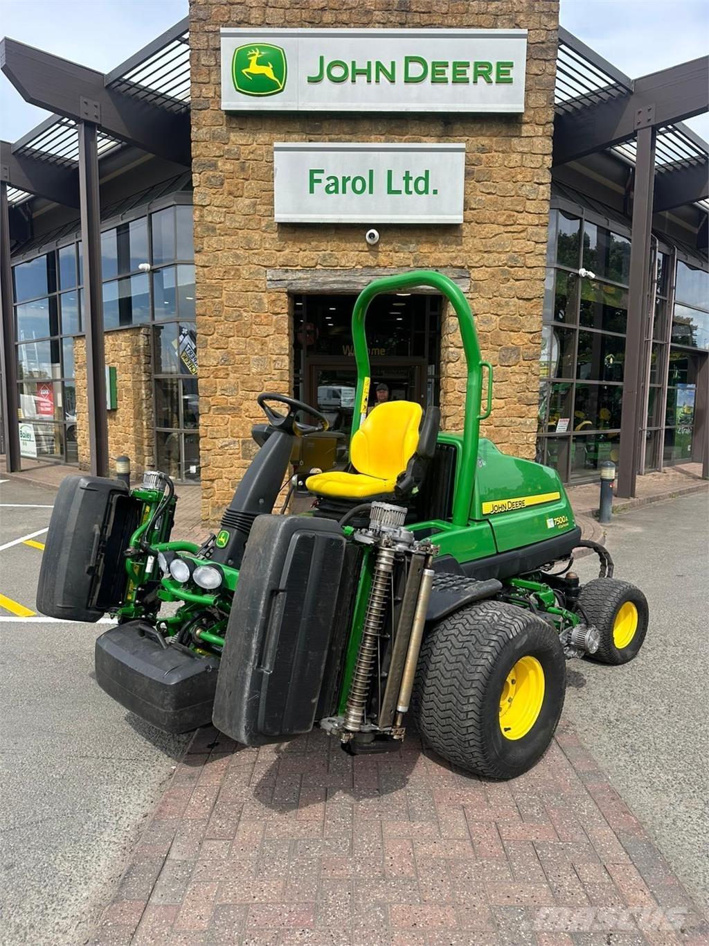 John Deere 7500AE Kosiarki mechaniczne z operatorem za maszyną