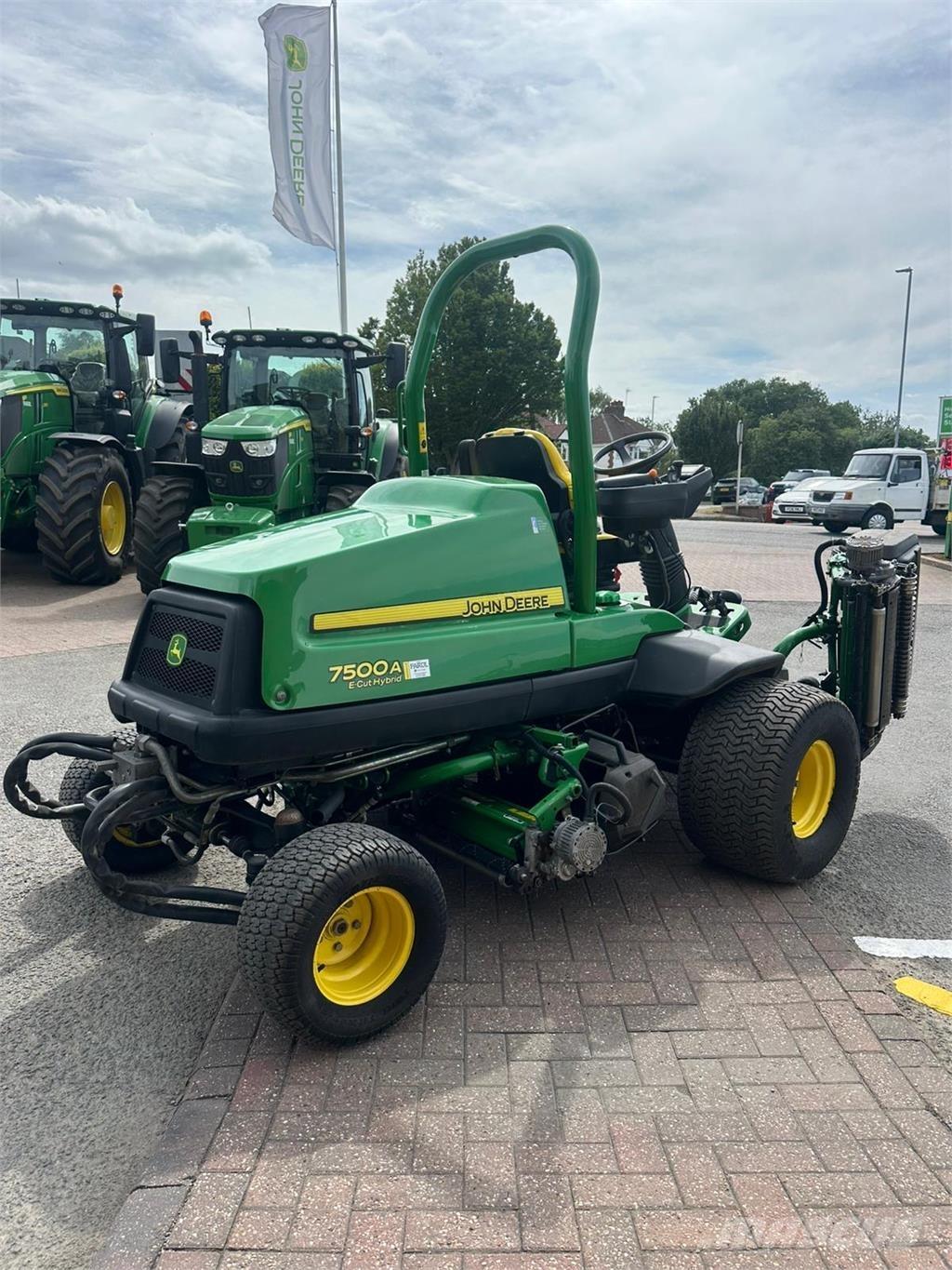 John Deere 7500AE Kosiarki mechaniczne z operatorem za maszyną