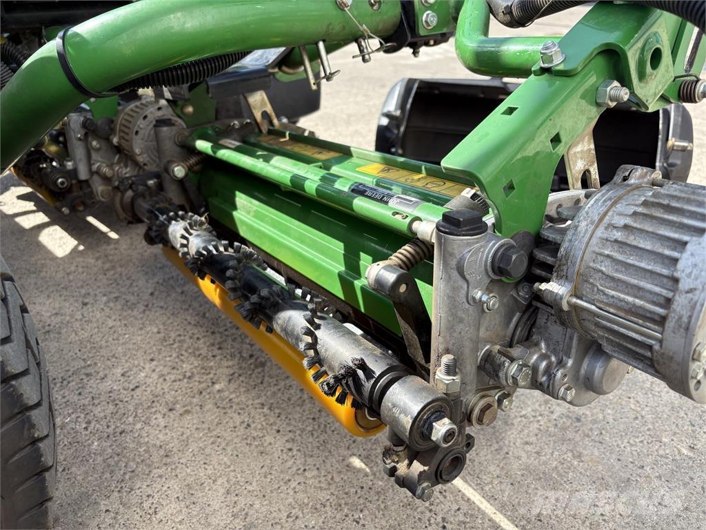 John Deere 7500AE Kosiarki mechaniczne z operatorem za maszyną