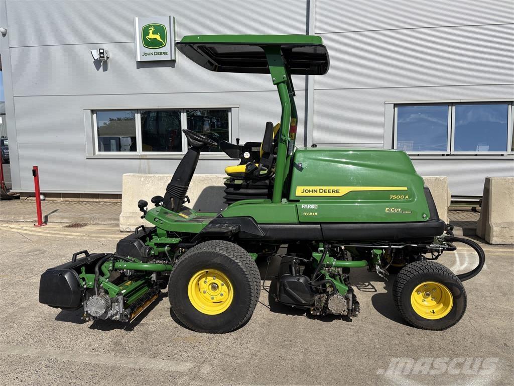 John Deere 7500AE Kosiarki mechaniczne z operatorem za maszyną