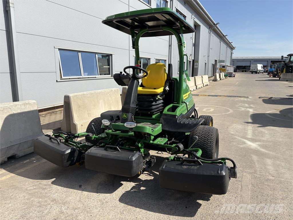 John Deere 7500AE Kosiarki mechaniczne z operatorem za maszyną