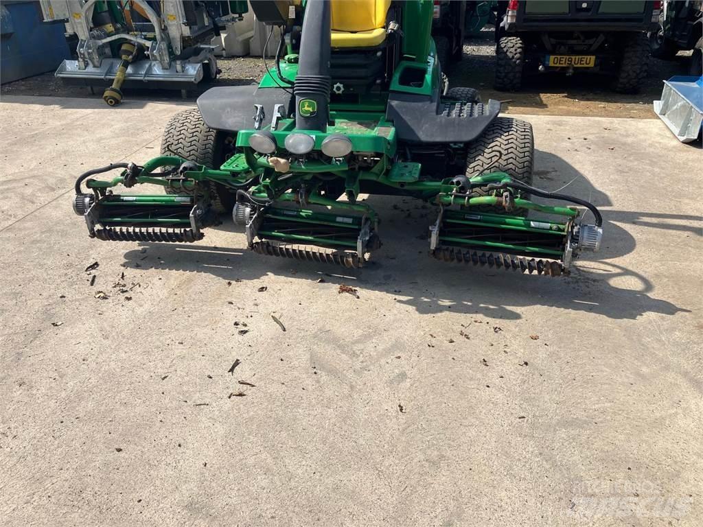John Deere 7500AE Kosiarki mechaniczne z operatorem za maszyną