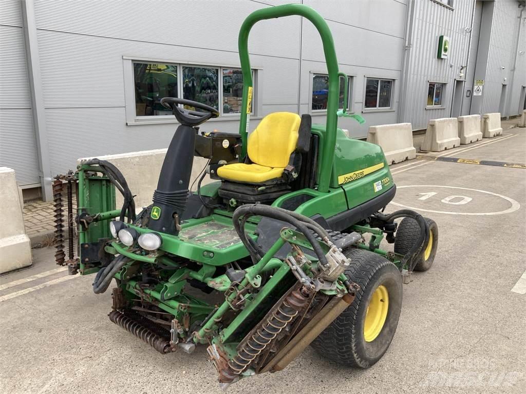 John Deere 7700A Kosiarki mechaniczne z operatorem za maszyną
