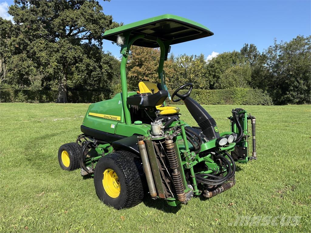 John Deere 7700A Kosiarki mechaniczne z operatorem za maszyną