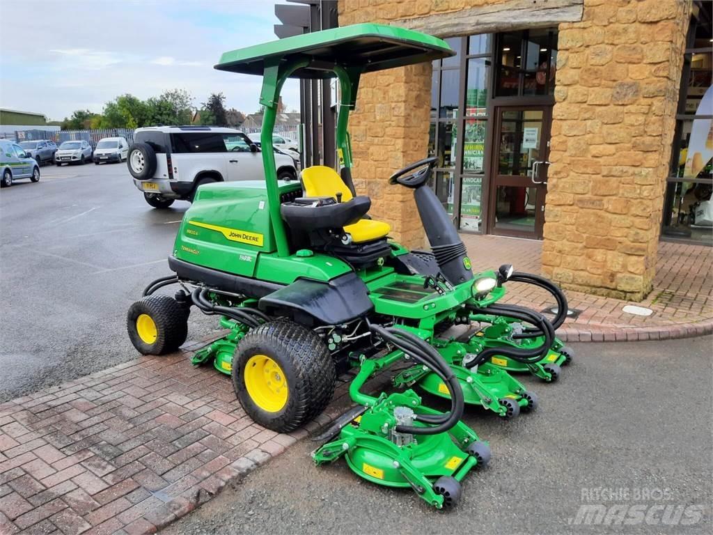 John Deere 8800A Kosiarki mechaniczne z operatorem za maszyną