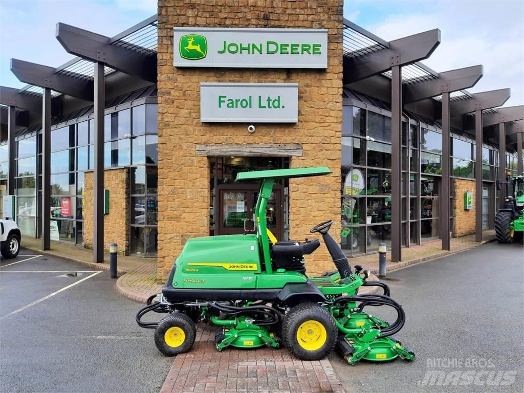 John Deere 8800A Kosiarki mechaniczne z operatorem za maszyną