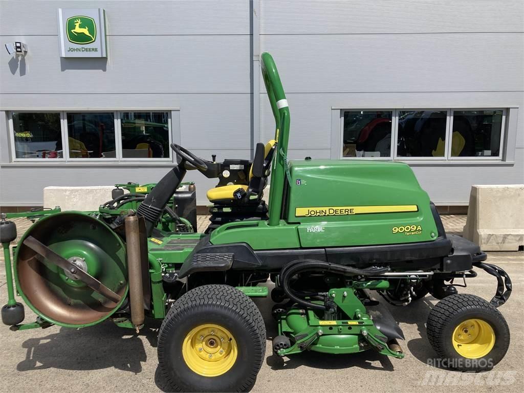 John Deere 9009A Kosiarki mechaniczne z operatorem za maszyną