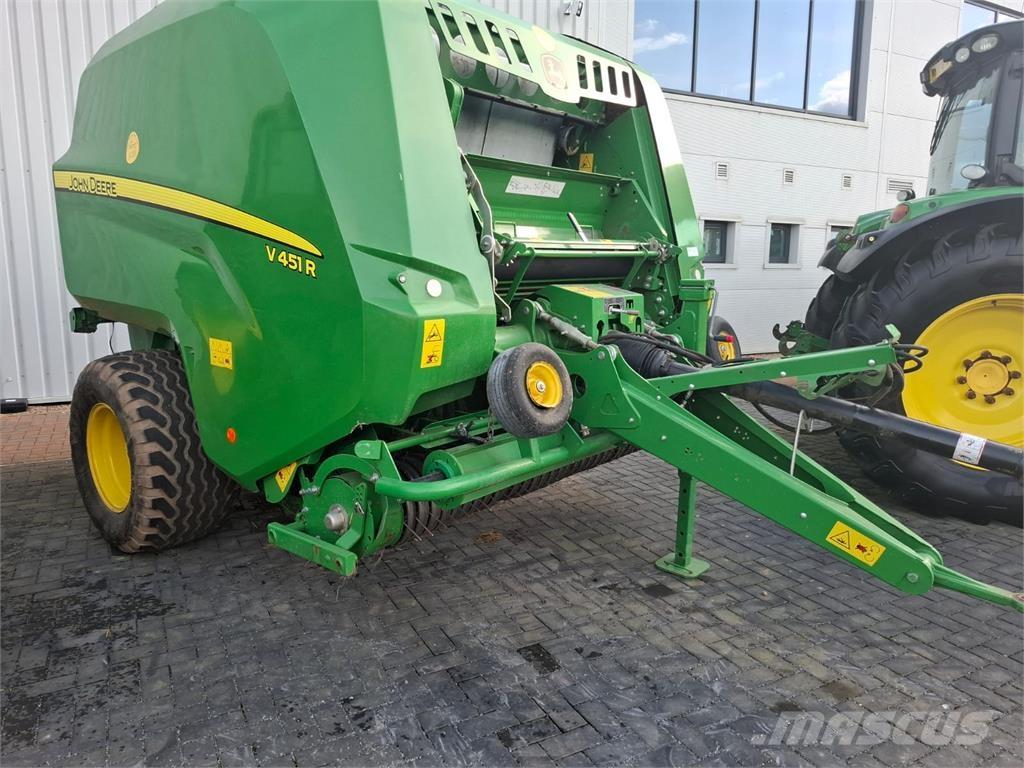 John Deere V451R Prasy kostkujące