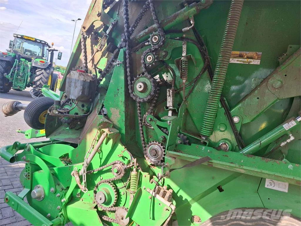 John Deere V451R Prasy kostkujące