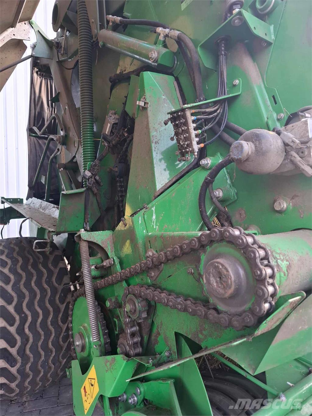 John Deere V451R Prasy kostkujące