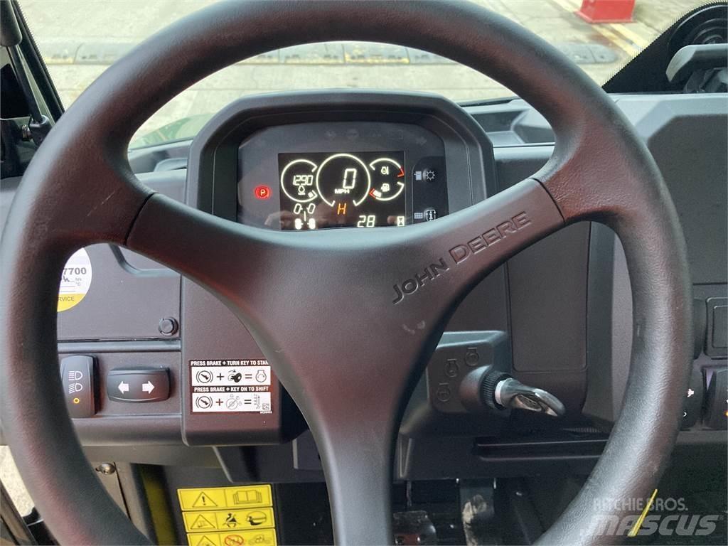 John Deere XUV875M Maszyny komunalne