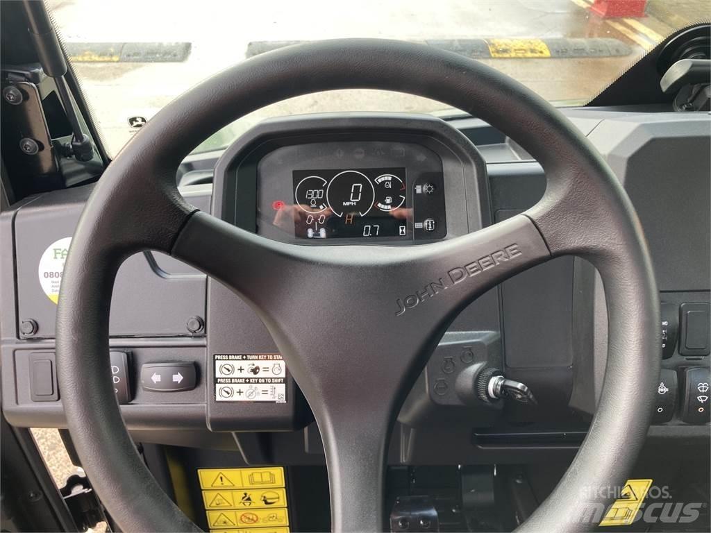 John Deere XUV875M Maszyny komunalne