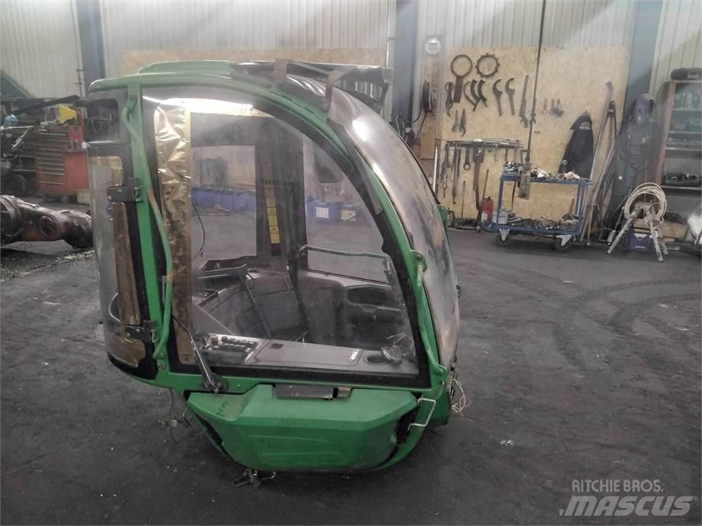 John Deere 1270E Kabiny i wnętrze
