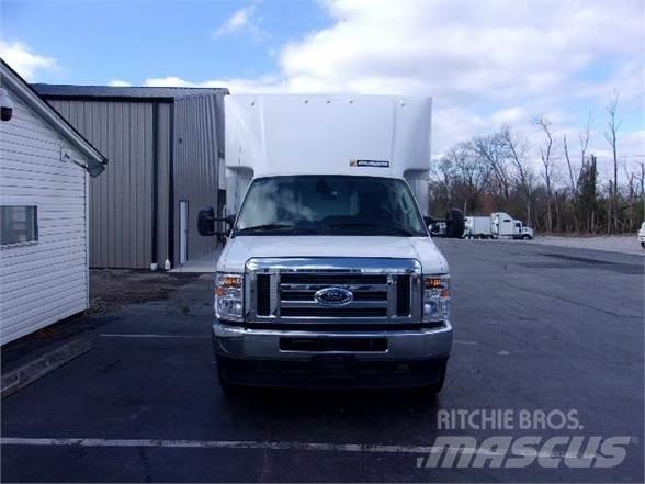Ford E450 Samochody ciężarowe ze skrzynią zamkniętą