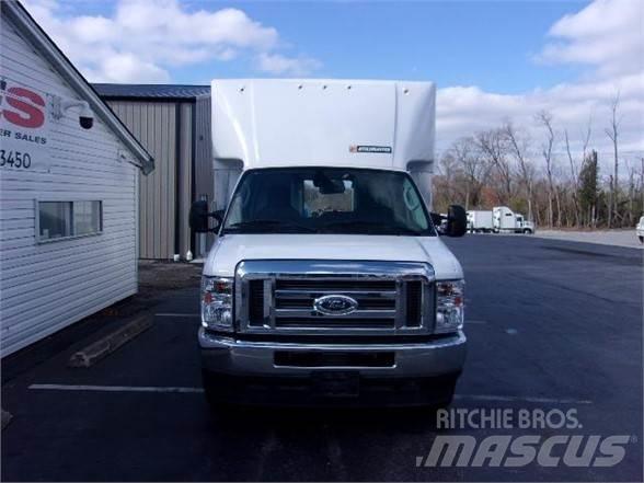 Ford E450 Samochody ciężarowe ze skrzynią zamkniętą