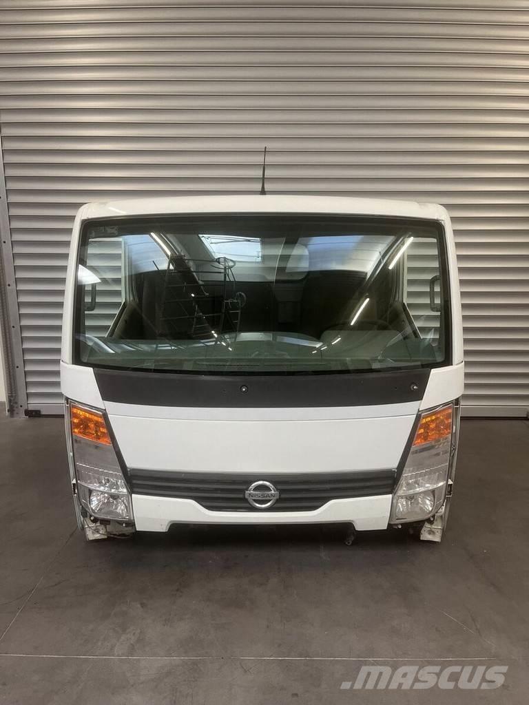 Nissan NT400 Kabiny i wnętrze