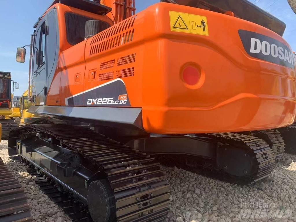 Doosan DX 225 Koparki gąsienicowe