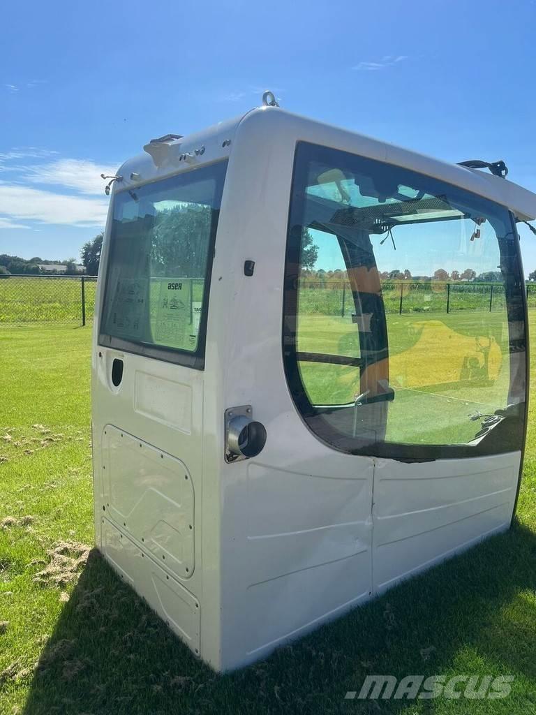 Liebherr 11407040 Kabiny i wnętrze