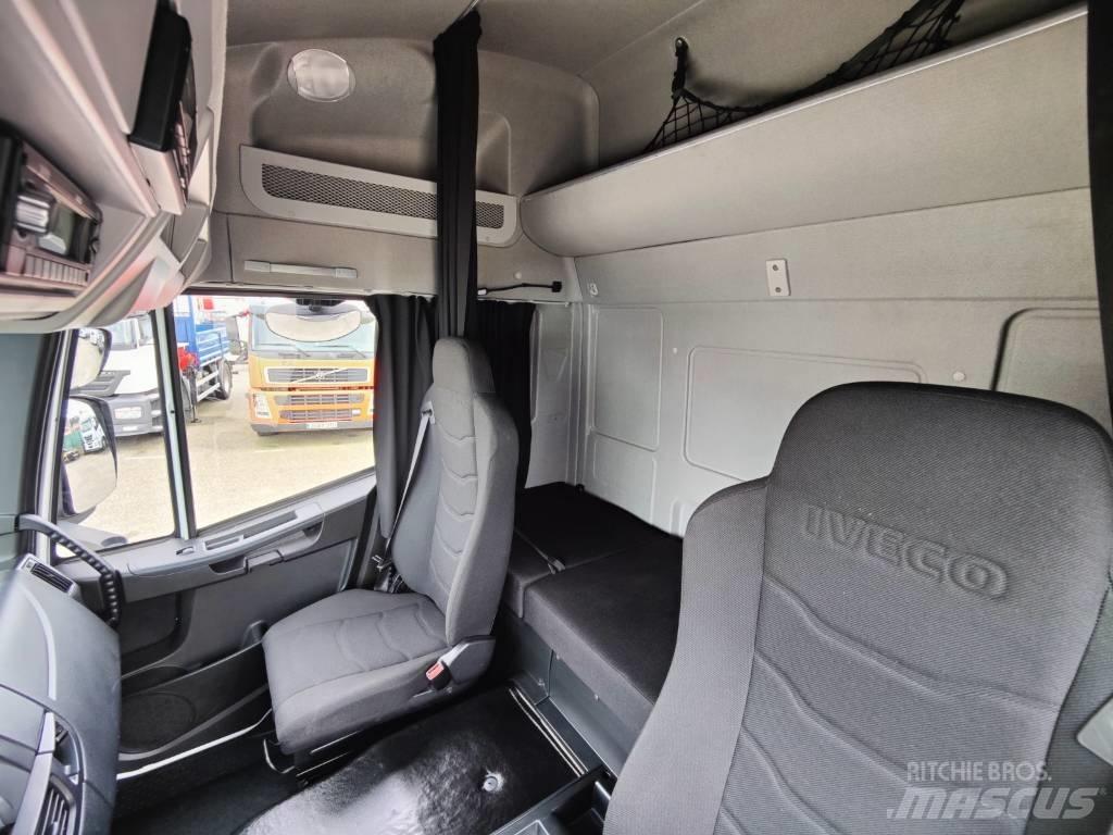 Iveco 180E 28 Samochody ciężarowe ze skrzynią zamkniętą