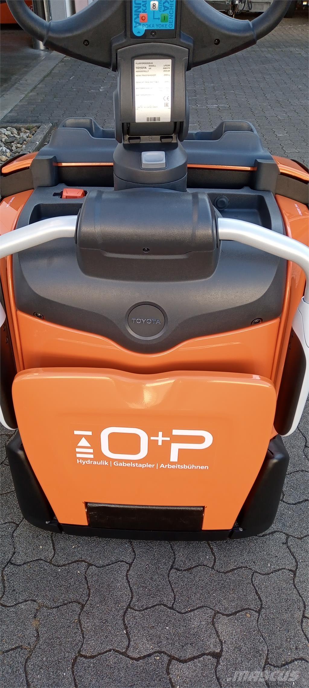 Toyota LPE200 Wózki widłowe unoszące z dyszlem