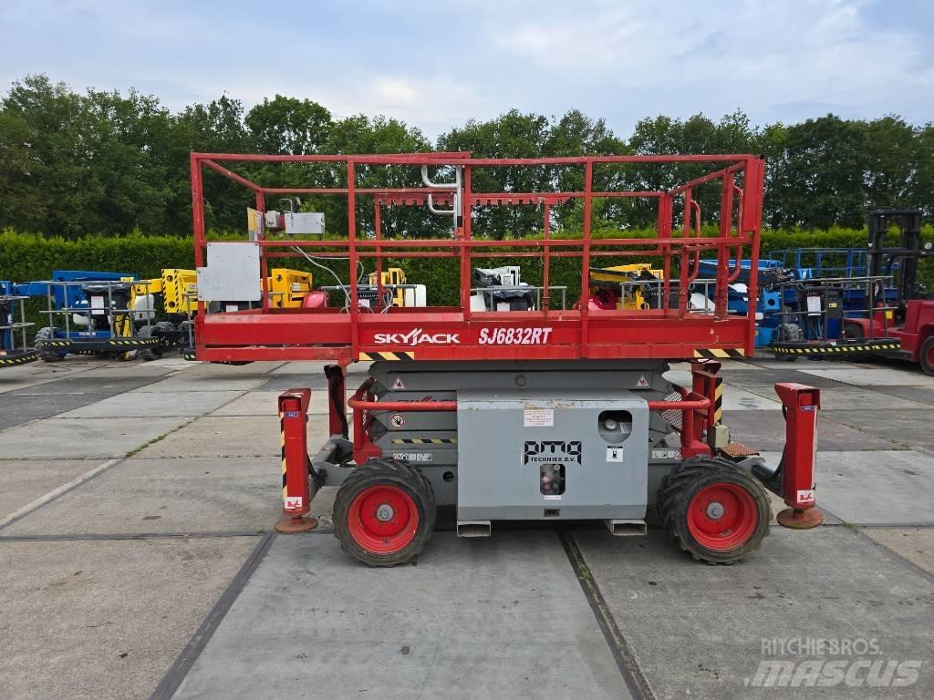 SkyJack SJ 6832 RT Podnośniki nożycowe