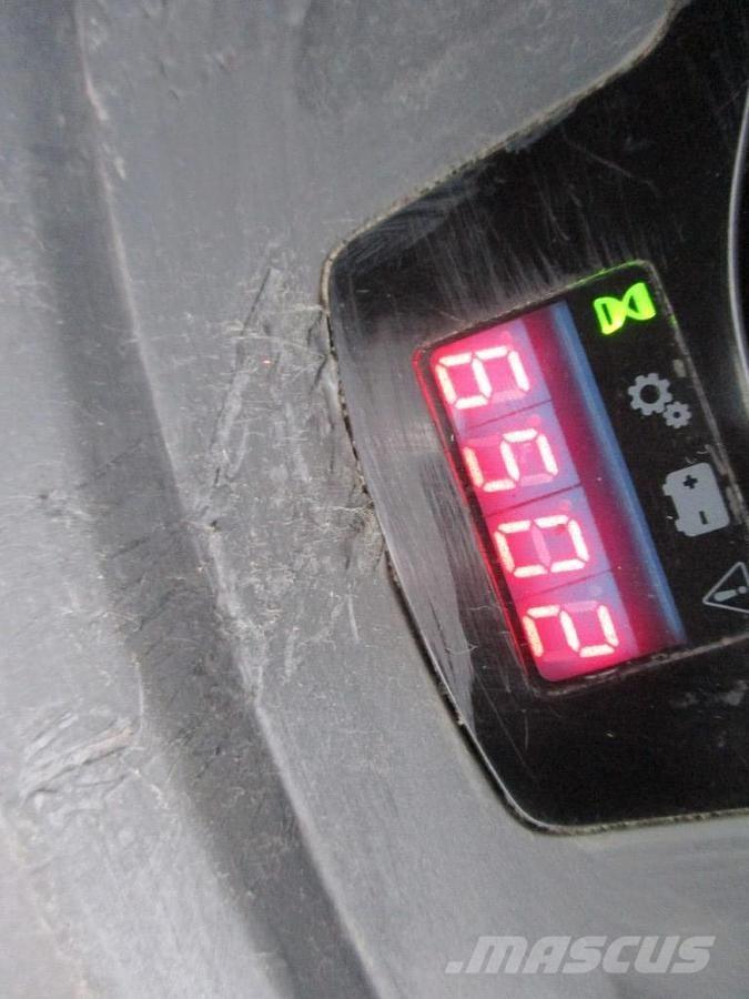 BT LPE200 Wózki widłowe unoszące z platformą dla operatora