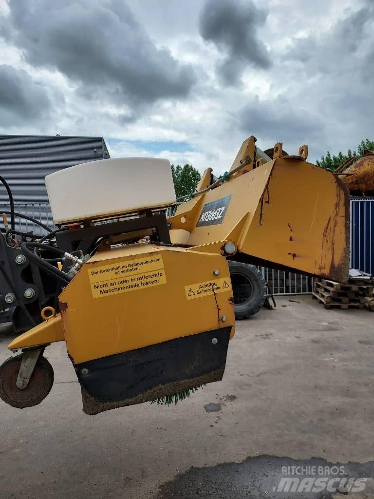 CAT 906/7/8 Zamiatarki - Zgarniarki - Odśnieżarki