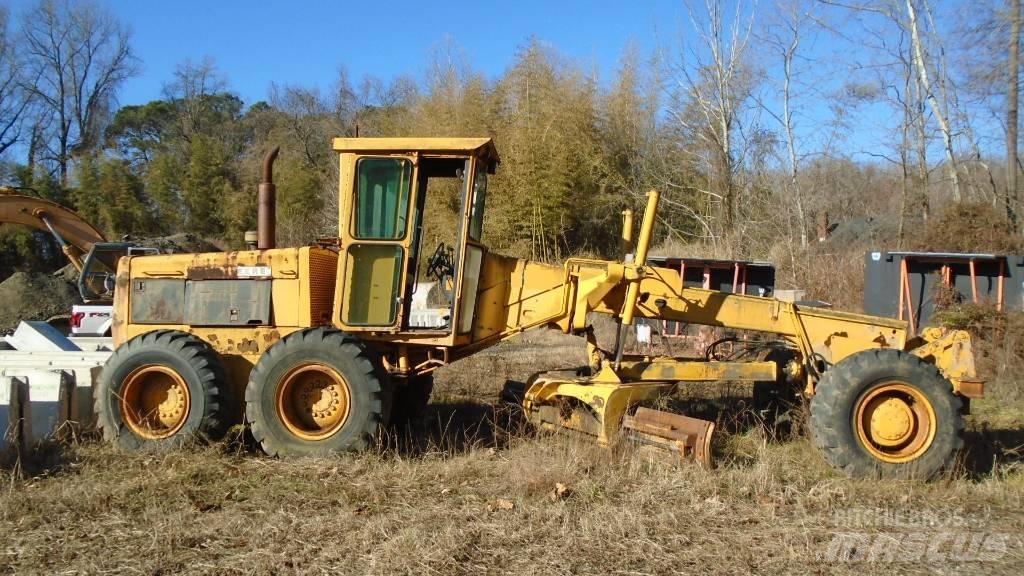 John Deere 672 A Równiarki