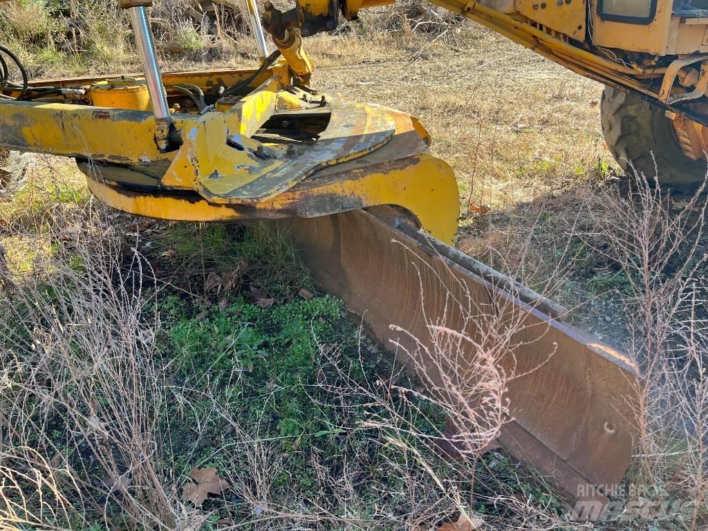 John Deere 672 A Równiarki