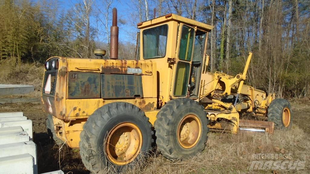 John Deere 672 A Równiarki