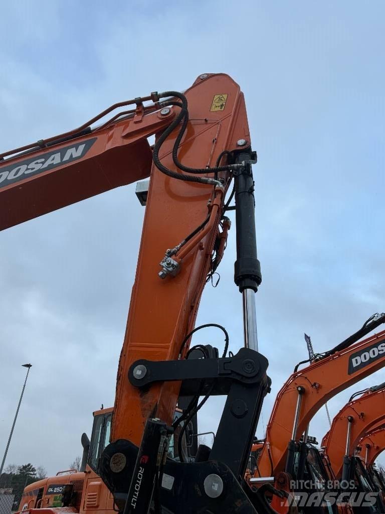 Doosan DX 300 LC-7 Koparki gąsienicowe