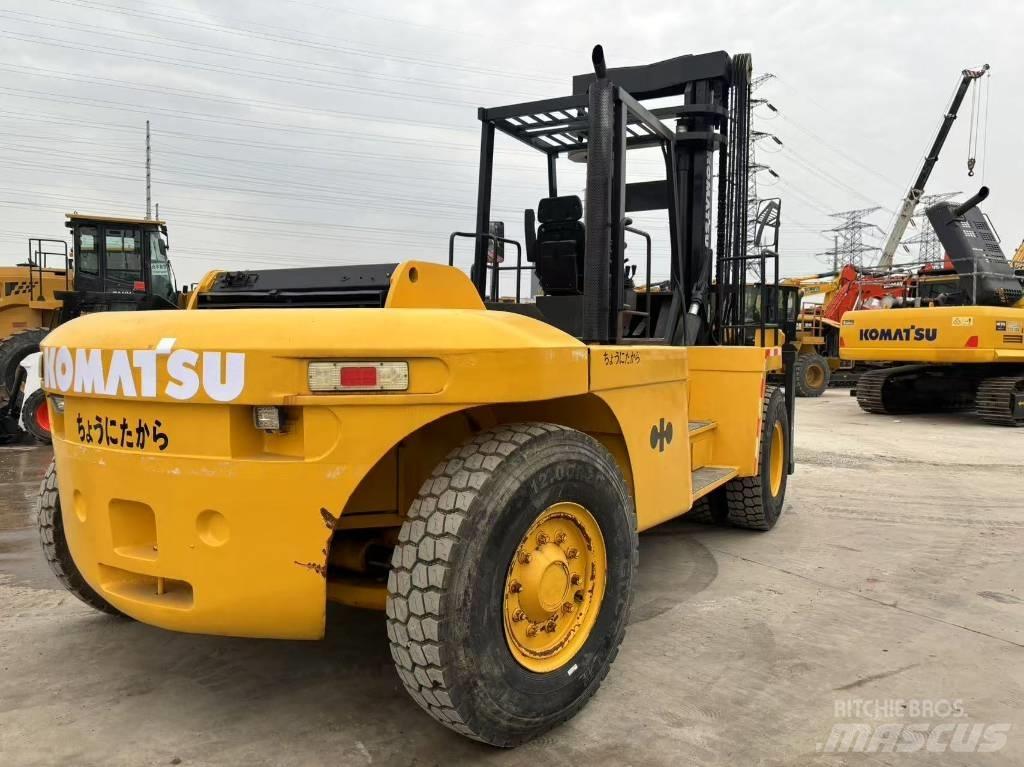 Komatsu FD200 Ładowarki teleskopowe