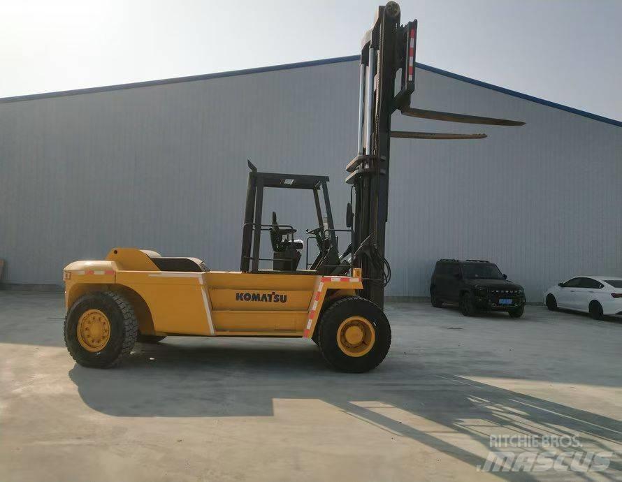 Komatsu FD200 Ładowarki teleskopowe