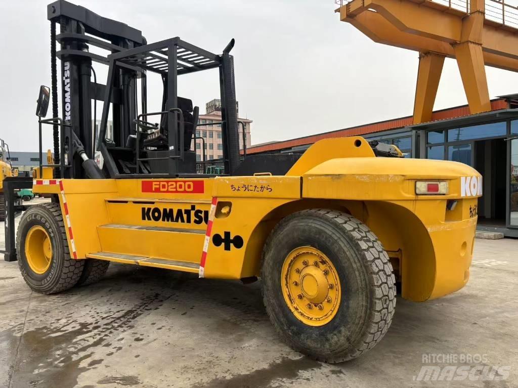 Komatsu FD200 Ładowarki teleskopowe