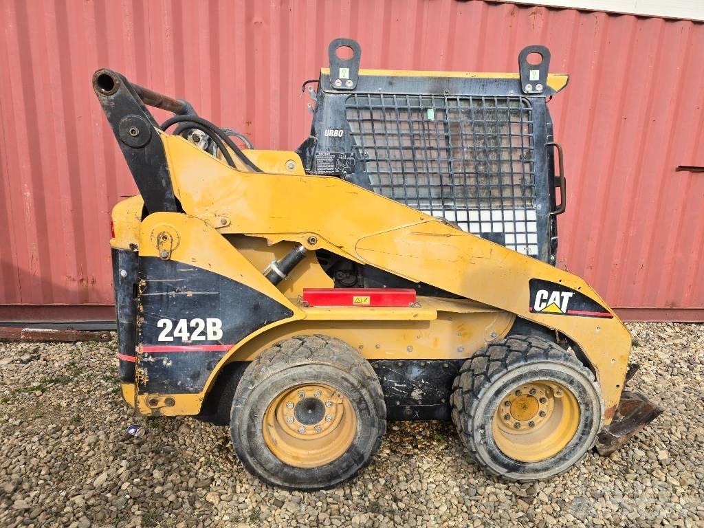 CAT 242 B Ładowarki burtowe