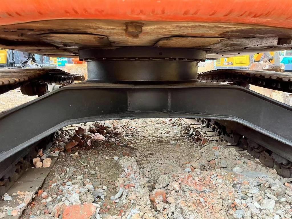 Hitachi ZX 135 US Koparki gąsienicowe