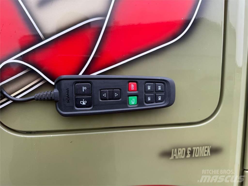 Scania P320 Samochody ciężarowe ze skrzynią zamkniętą